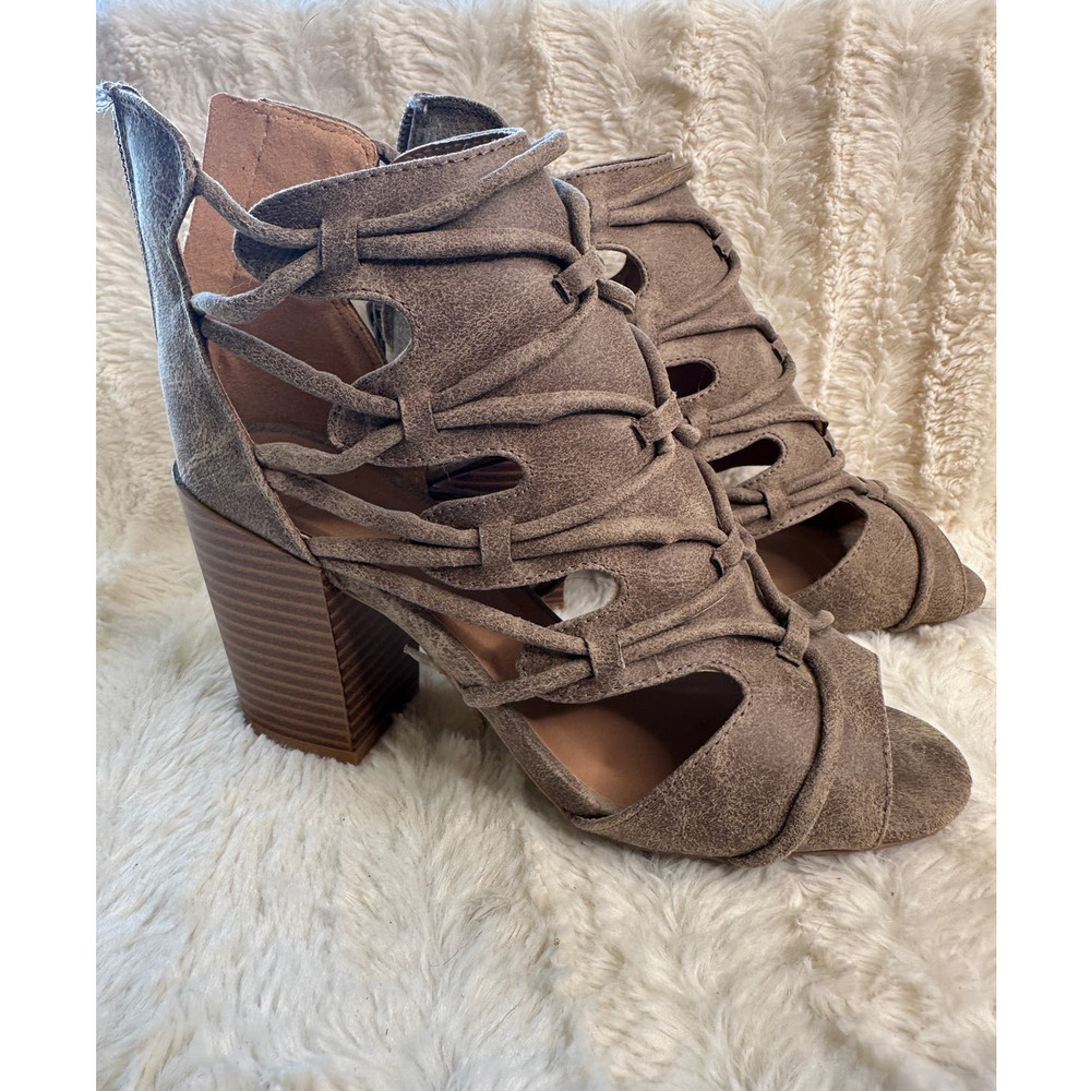 Quipid Gladiator Sandal - Size 5.5 - Peep Toe Bootie Excellent